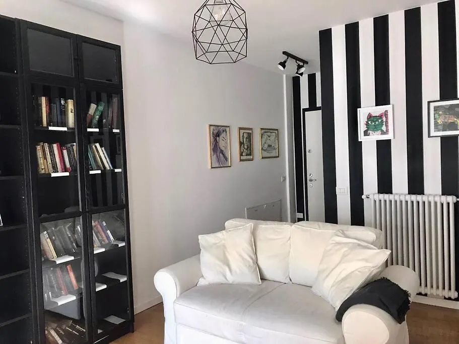 Comodo Bilocale Nuovo Milano Apartment Italy