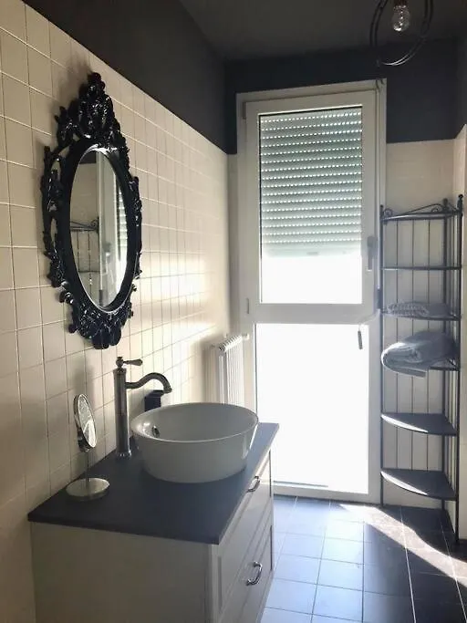 Comodo Bilocale Nuovo Milano Apartment 0*, Milan Italy